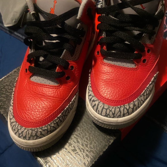 Red retro cement Air Jordan 3's - Picture 3 of 4